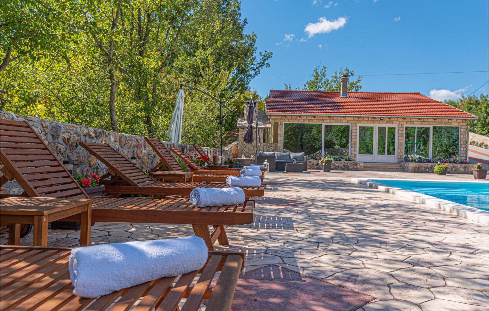 Gorgeous Home In Knin With Kitchen Kovacic Exterior foto